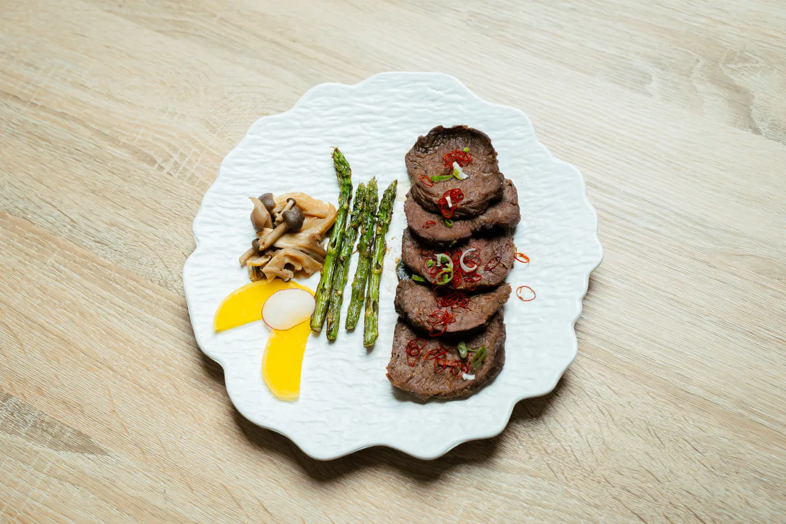 Sliced beef tataki
